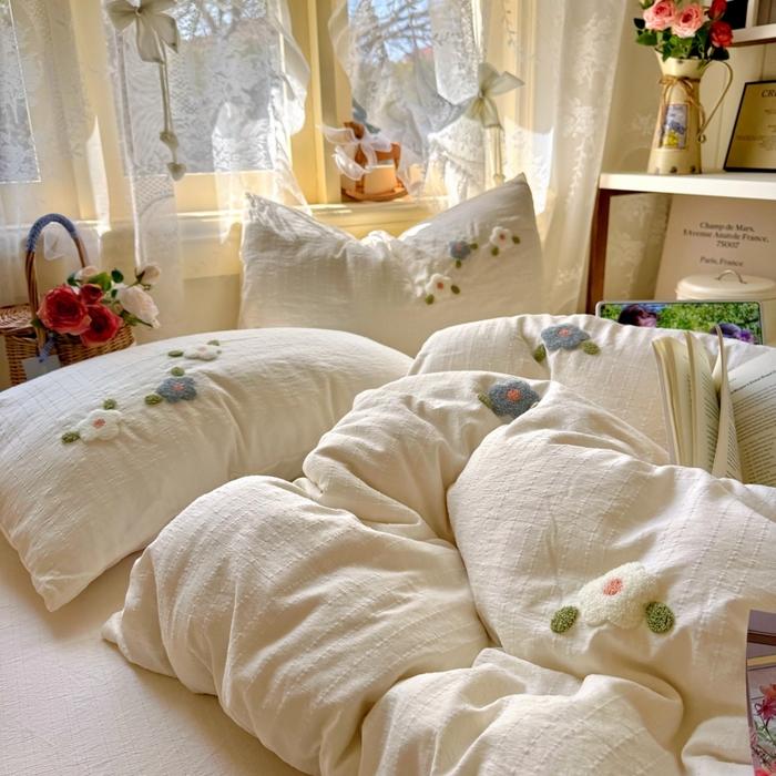 91家纺网 家纺一手货源 找家纺 阿曼达 2026春夏新款简约素色毛巾绣亚麻风纯色四件套 法式麻-小花绣