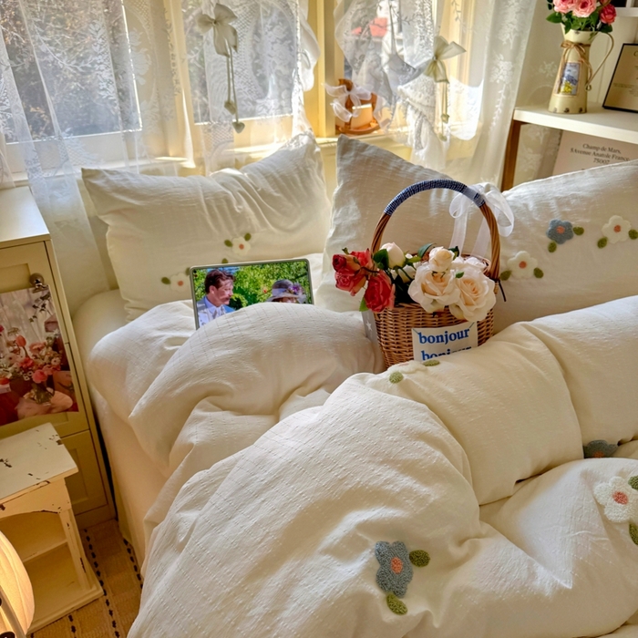 91家纺网 家纺一手货源 找家纺 阿曼达 2026春夏新款简约素色毛巾绣亚麻风纯色四件套 法式麻-小花绣