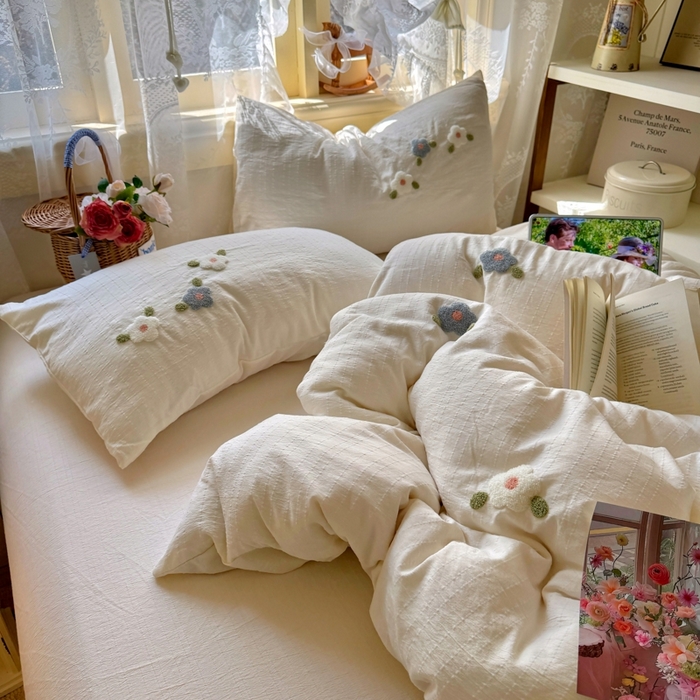 91家纺网 家纺一手货源 找家纺 阿曼达 2026春夏新款简约素色毛巾绣亚麻风纯色四件套 法式麻-小花绣