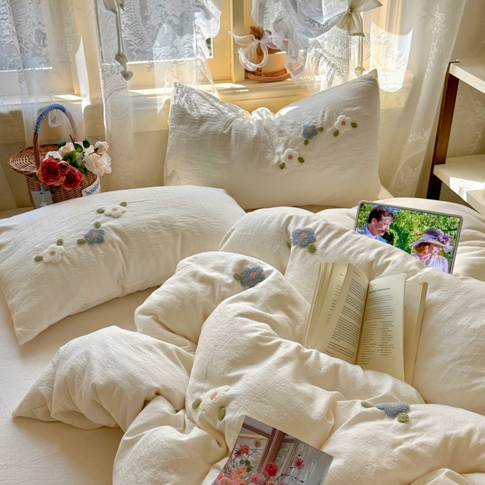 91家纺网 家纺一手货源 找家纺 阿曼达 2026春夏新款简约素色毛巾绣亚麻风纯色四件套 法式麻-小花绣