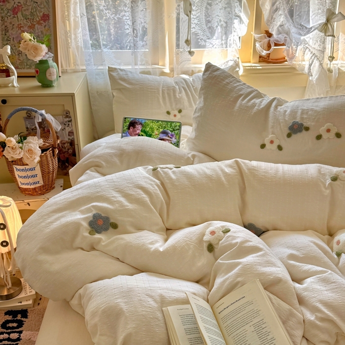 91家纺网 家纺一手货源 找家纺 阿曼达 2026春夏新款简约素色毛巾绣亚麻风纯色四件套 法式麻-小花绣