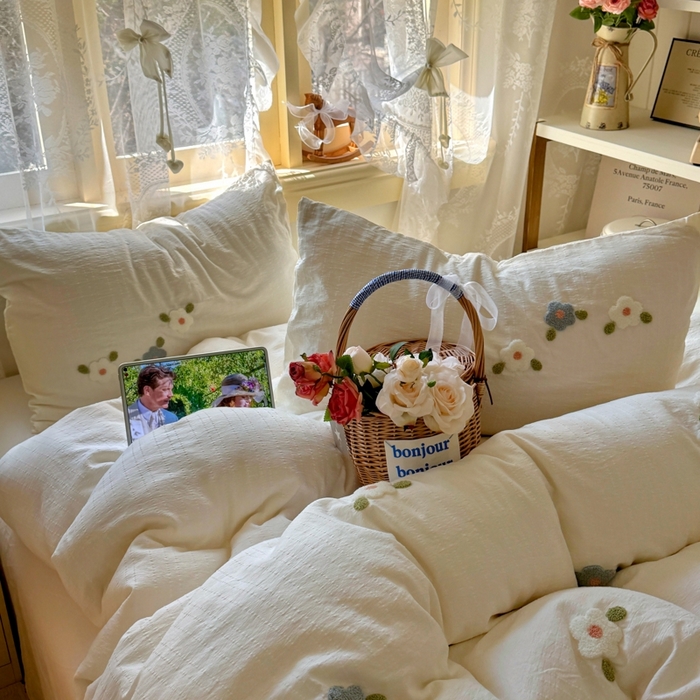 91家纺网 家纺一手货源 找家纺 阿曼达 2026春夏新款简约素色毛巾绣亚麻风纯色四件套 法式麻-小花绣