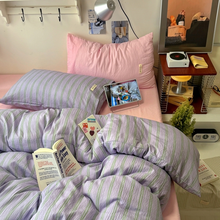 91家纺网 家纺一手货源 找家纺 阿曼达 2026春夏新款简约美式条纹混搭四件套 美式休闲-柔紫条