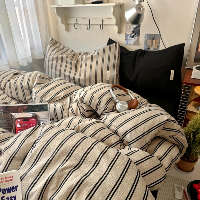 91家纺网 家纺一手货源 找家纺 阿曼达 2026春夏新款简约美式条纹混搭四件套 美式休闲-杏色条