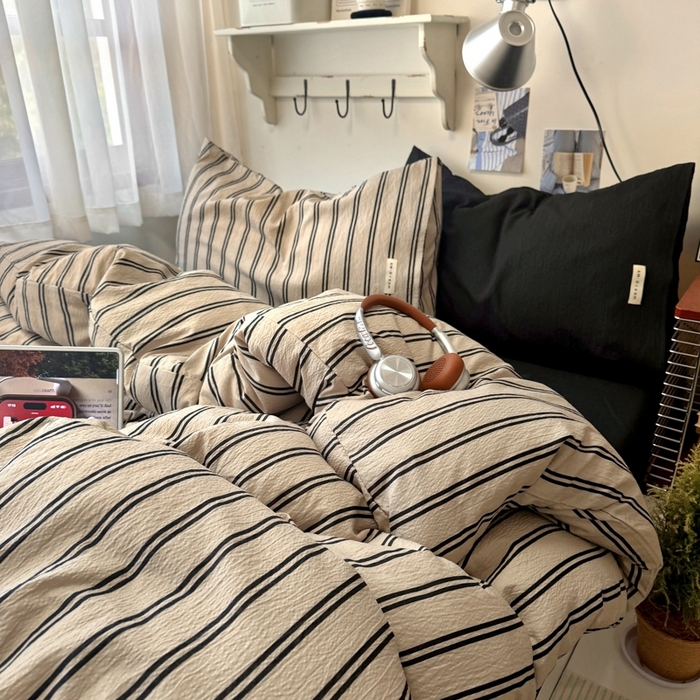 91家纺网 家纺一手货源 找家纺 阿曼达 2026春夏新款简约美式条纹混搭四件套 美式休闲-杏色条