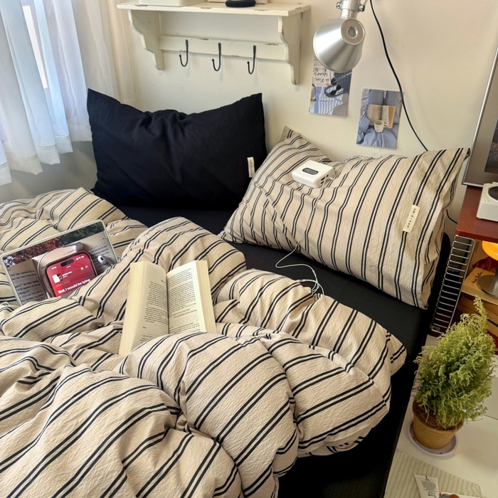 91家纺网 家纺一手货源 找家纺 阿曼达 2026春夏新款简约美式条纹混搭四件套 美式休闲-杏色条