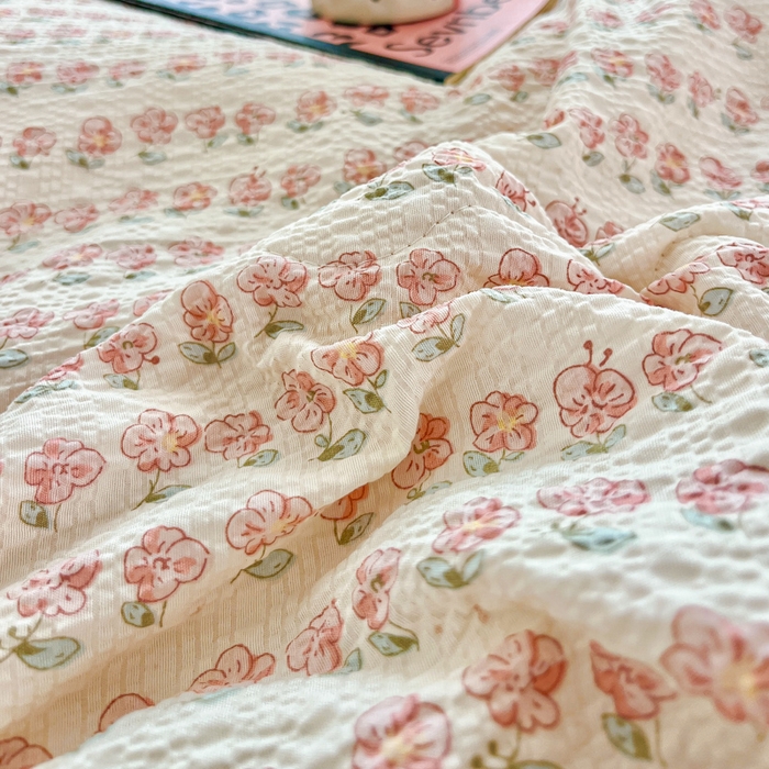 91家纺网 家纺一手货源 找家纺 利禾家纺 2026春夏新款泡芙纱简约四件套夏被四件套夏凉被空调被 花海-简约