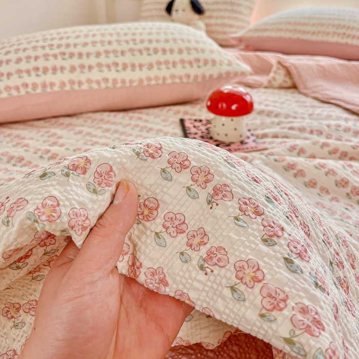 91家纺网 家纺一手货源 找家纺 利禾家纺 2026春夏新款泡芙纱简约四件套夏被四件套夏凉被空调被 花海-简约
