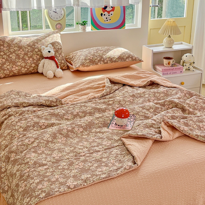 91家纺网 家纺一手货源 找家纺 利禾家纺 2026春夏新款泡芙纱简约四件套夏被四件套夏凉被空调被 桔园-简约