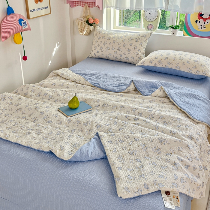 91家纺网 家纺一手货源 找家纺 利禾家纺 2026春夏新款泡芙纱简约四件套夏被四件套夏凉被空调被 兰花草-简约