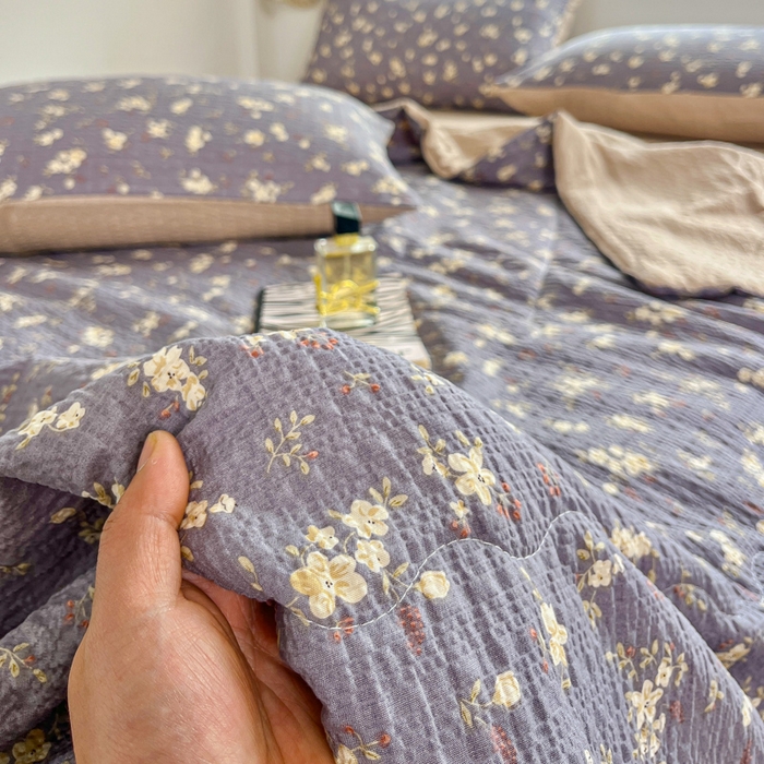 91家纺网 家纺一手货源 找家纺 利禾家纺 2026春夏新款泡芙纱简约四件套夏被四件套夏凉被空调被 米兰灰-简约