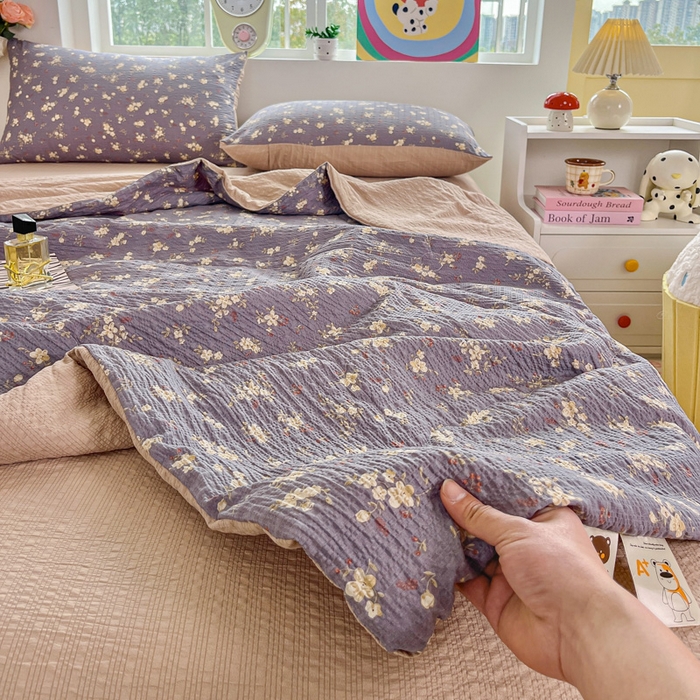 91家纺网 家纺一手货源 找家纺 利禾家纺 2026春夏新款泡芙纱简约四件套夏被四件套夏凉被空调被 米兰灰-简约