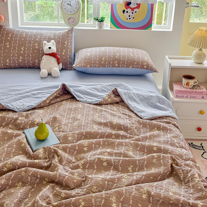 91家纺网 家纺一手货源 找家纺 利禾家纺 2026春夏新款泡芙纱简约四件套夏被四件套夏凉被空调被 情人节咖-简约