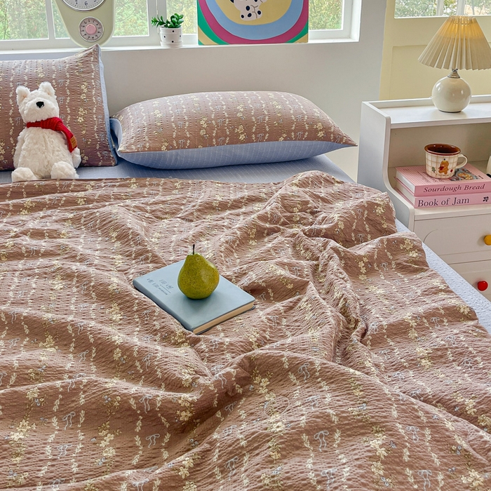 91家纺网 家纺一手货源 找家纺 利禾家纺 2026春夏新款泡芙纱简约四件套夏被四件套夏凉被空调被 情人节咖-简约