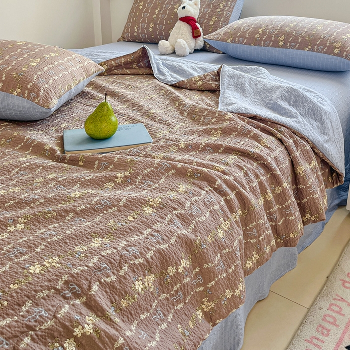 91家纺网 家纺一手货源 找家纺 利禾家纺 2026春夏新款泡芙纱简约四件套夏被四件套夏凉被空调被 情人节咖-简约