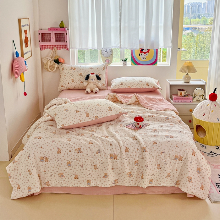 91家纺网 家纺一手货源 找家纺 利禾家纺 2026春夏新款泡芙纱简约四件套夏被四件套夏凉被空调被 生日熊-简约