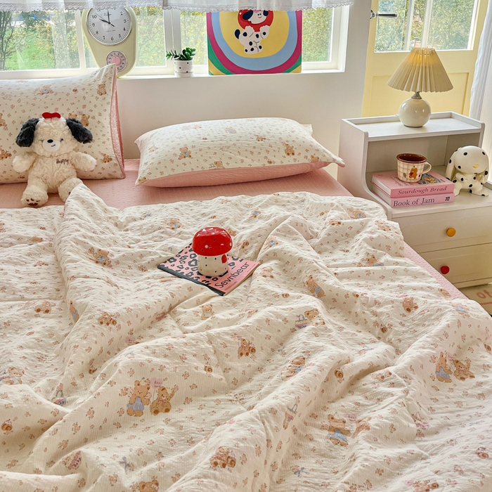 91家纺网 家纺一手货源 找家纺 利禾家纺 2026春夏新款泡芙纱简约四件套夏被四件套夏凉被空调被 生日熊-简约