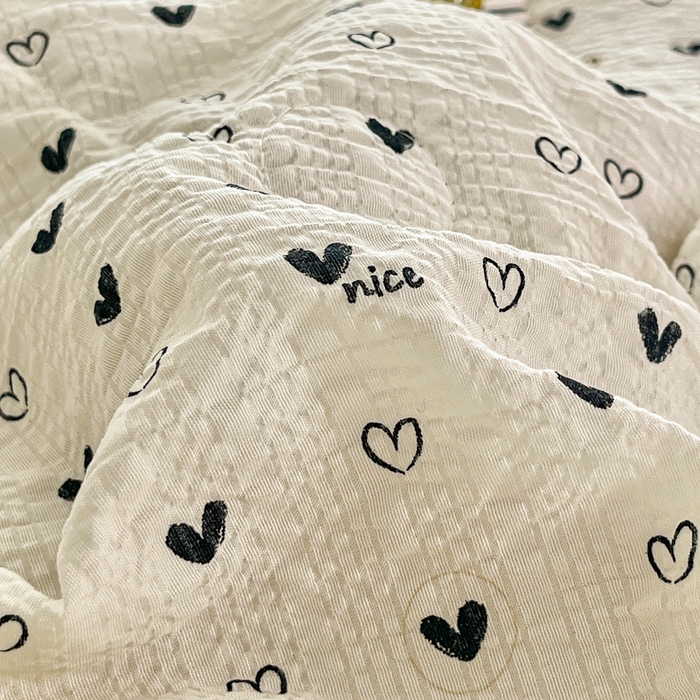 91家纺网 家纺一手货源 找家纺 利禾家纺 2026春夏新款泡芙纱简约四件套夏被四件套夏凉被空调被 心心相印-简约