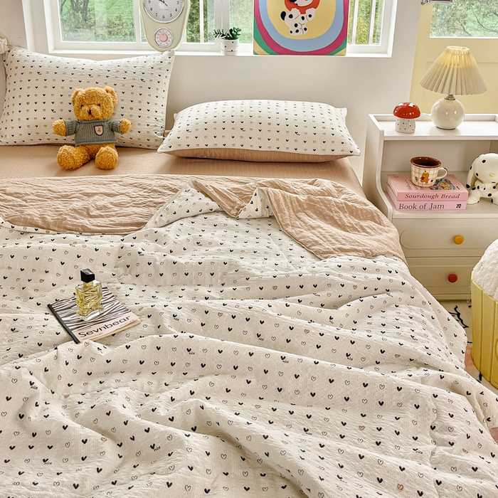 91家纺网 家纺一手货源 找家纺 利禾家纺 2026春夏新款泡芙纱简约四件套夏被四件套夏凉被空调被 心心相印-简约