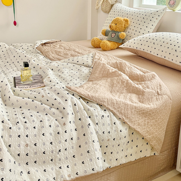 91家纺网 家纺一手货源 找家纺 利禾家纺 2026春夏新款泡芙纱简约四件套夏被四件套夏凉被空调被 心心相印-简约