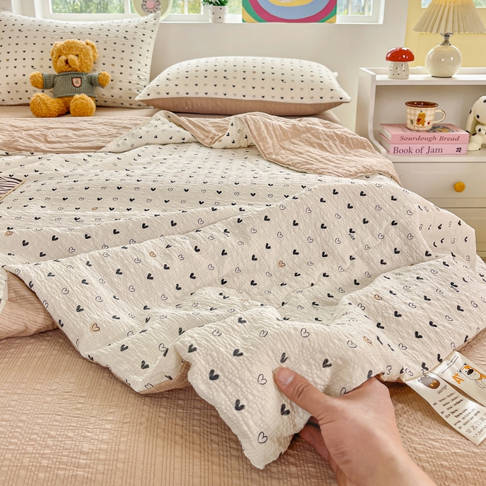 91家纺网 家纺一手货源 找家纺 利禾家纺 2026春夏新款泡芙纱简约四件套夏被四件套夏凉被空调被 心心相印-简约