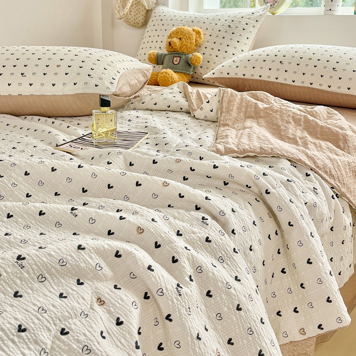 91家纺网 家纺一手货源 找家纺 利禾家纺 2026春夏新款泡芙纱简约四件套夏被四件套夏凉被空调被 心心相印-简约