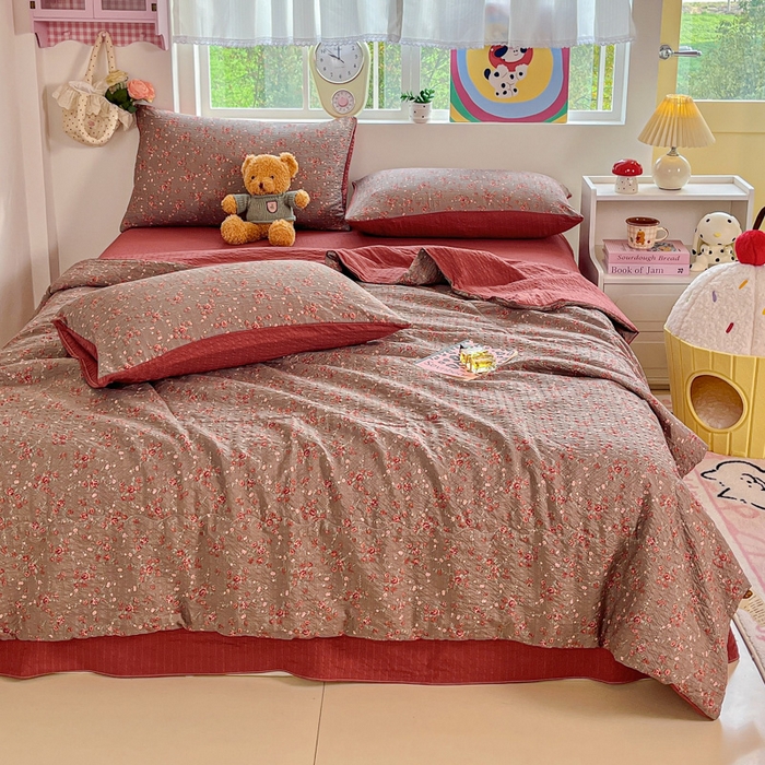 91家纺网 家纺一手货源 找家纺 利禾家纺 2026春夏新款泡芙纱简约四件套夏被四件套夏凉被空调被 胭脂-简约