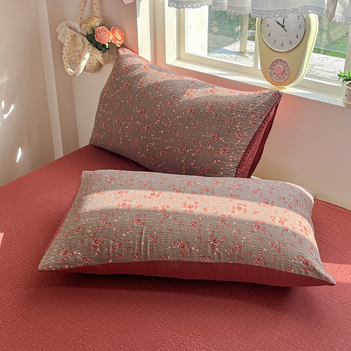 91家纺网 家纺一手货源 找家纺 利禾家纺 2026春夏新款泡芙纱简约四件套夏被四件套夏凉被空调被 胭脂-简约