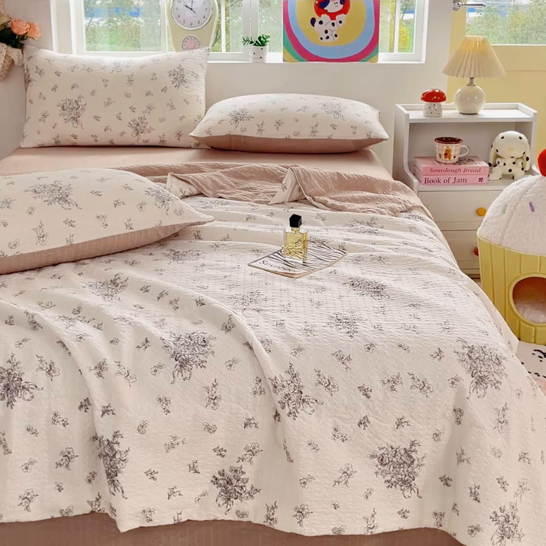 91家纺网 家纺一手货源 找家纺 利禾家纺 2026春夏新款泡芙纱简约四件套夏被四件套夏凉被空调被 南洋-简约