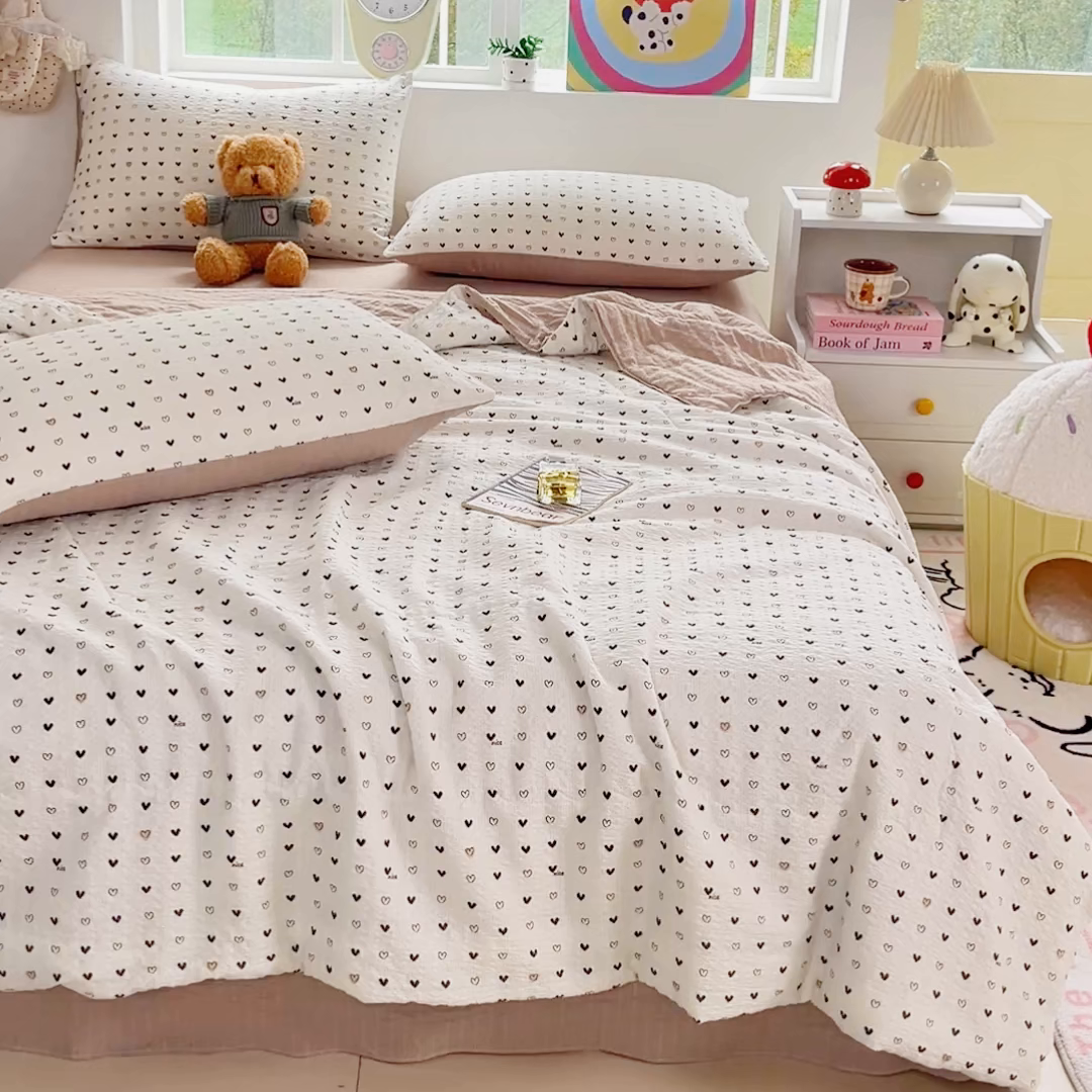 91家纺网 家纺一手货源 找家纺 利禾家纺 2026春夏新款泡芙纱简约四件套夏被四件套夏凉被空调被 心心相印-简约