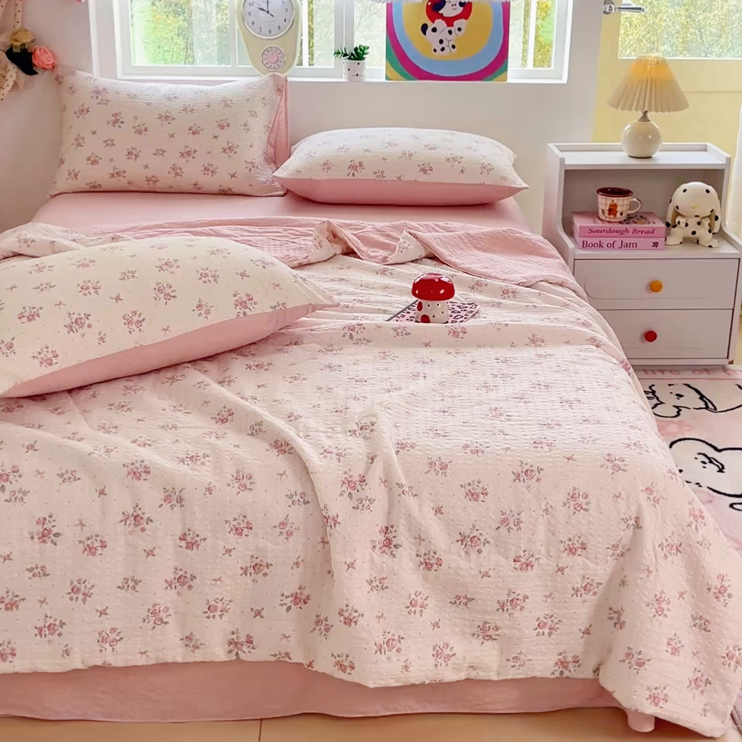 91家纺网 家纺一手货源 找家纺 利禾家纺 2026春夏新款泡芙纱简约四件套夏被四件套夏凉被空调被 月光-简约