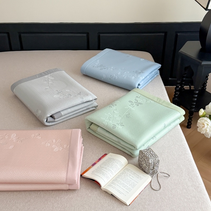 91家纺网 家纺一手货源 找家纺 （总）吾欢心 2026新款高端复合三明治PE乙纶双面提花高克重凉席三件套浅夏系列