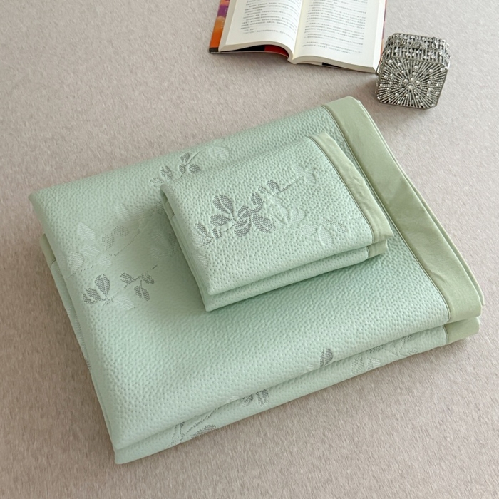 91家纺网 家纺一手货源 找家纺 吾欢心 2026新款高端复合三明治PE乙纶双面提花高克重凉席三件套浅夏系列 组合图仅供展示不可下单