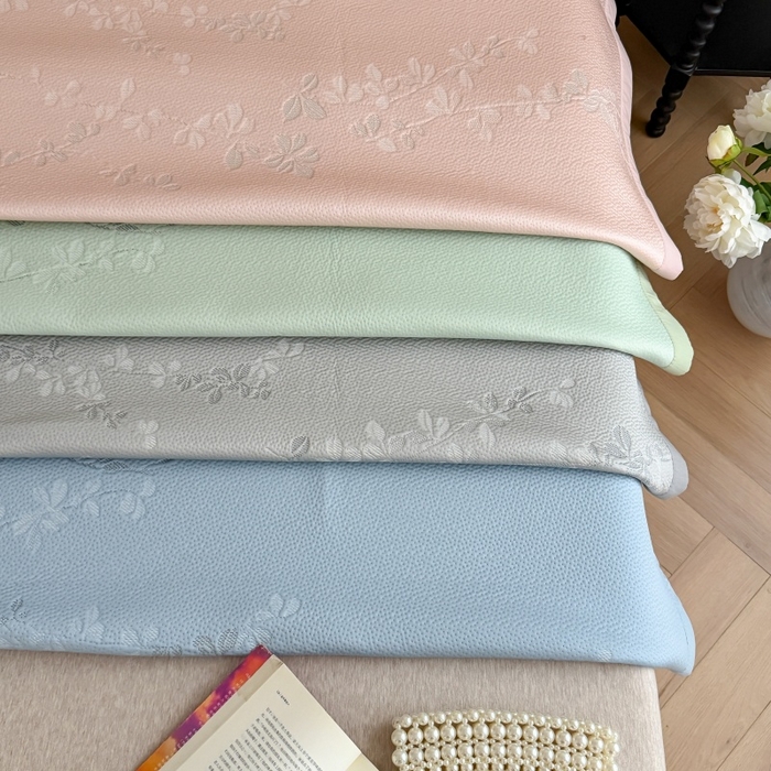 91家纺网 家纺一手货源 找家纺 吾欢心 2026新款高端复合三明治PE乙纶双面提花高克重凉席三件套浅夏系列 组合图仅供展示不可下单