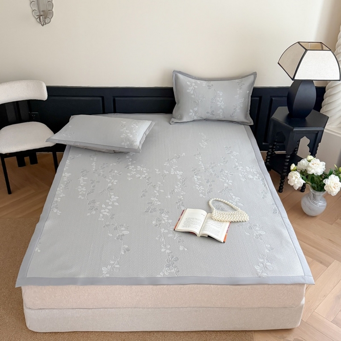 91家纺网 家纺一手货源 找家纺 吾欢心 2026新款高端复合三明治PE乙纶双面提花高克重凉席三件套浅夏系列 PE浅夏灰-床席款