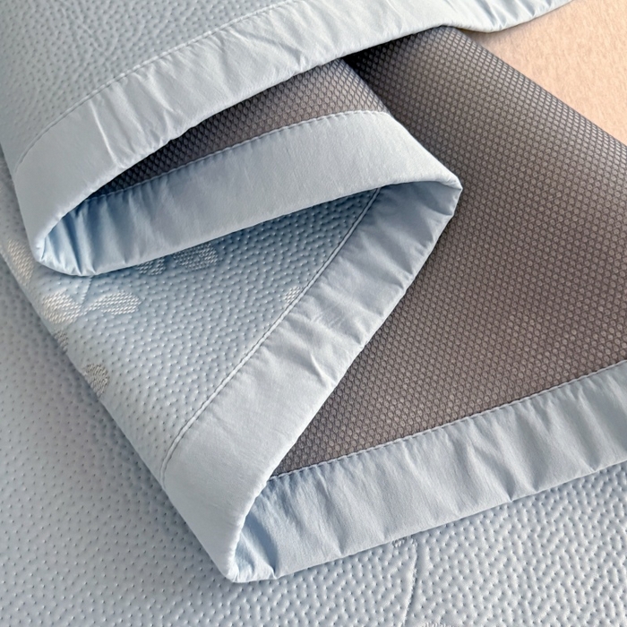 91家纺网 家纺一手货源 找家纺 吾欢心 2026新款高端复合三明治PE乙纶双面提花高克重凉席三件套浅夏系列 PE浅夏蓝-床席款