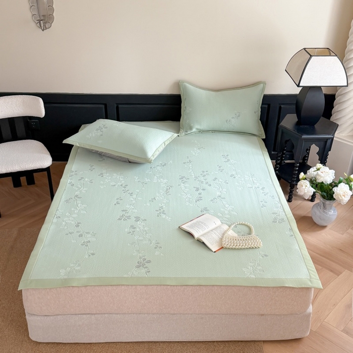 91家纺网 家纺一手货源 找家纺 吾欢心 2026新款高端复合三明治PE乙纶双面提花高克重凉席三件套浅夏系列 PE浅夏绿-床席款