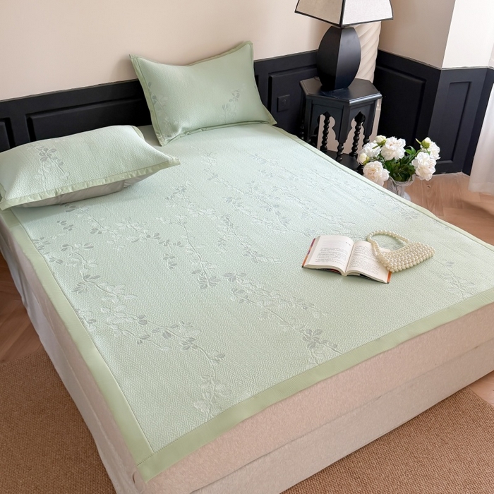 91家纺网 家纺一手货源 找家纺 吾欢心 2026新款高端复合三明治PE乙纶双面提花高克重凉席三件套浅夏系列 PE浅夏绿-床席款