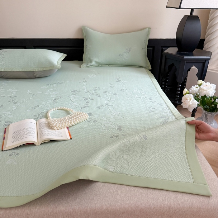 91家纺网 家纺一手货源 找家纺 吾欢心 2026新款高端复合三明治PE乙纶双面提花高克重凉席三件套浅夏系列 PE浅夏绿-床席款