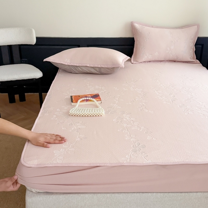 91家纺网 家纺一手货源 找家纺 吾欢心 2026新款高端复合三明治PE乙纶双面提花高克重凉席三件套浅夏系列 PE浅夏粉-床笠款