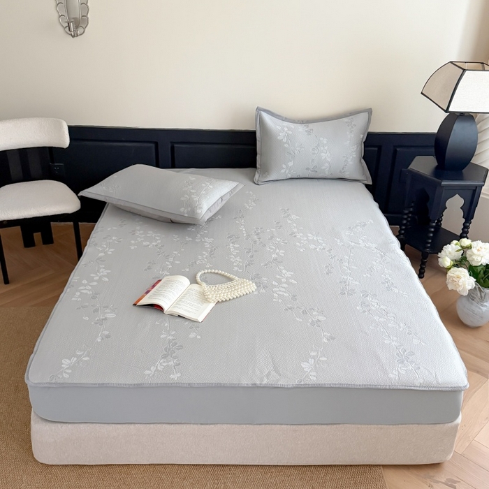 91家纺网 家纺一手货源 找家纺 吾欢心 2026新款高端复合三明治PE乙纶双面提花高克重凉席三件套浅夏系列 PE浅夏灰-床笠款