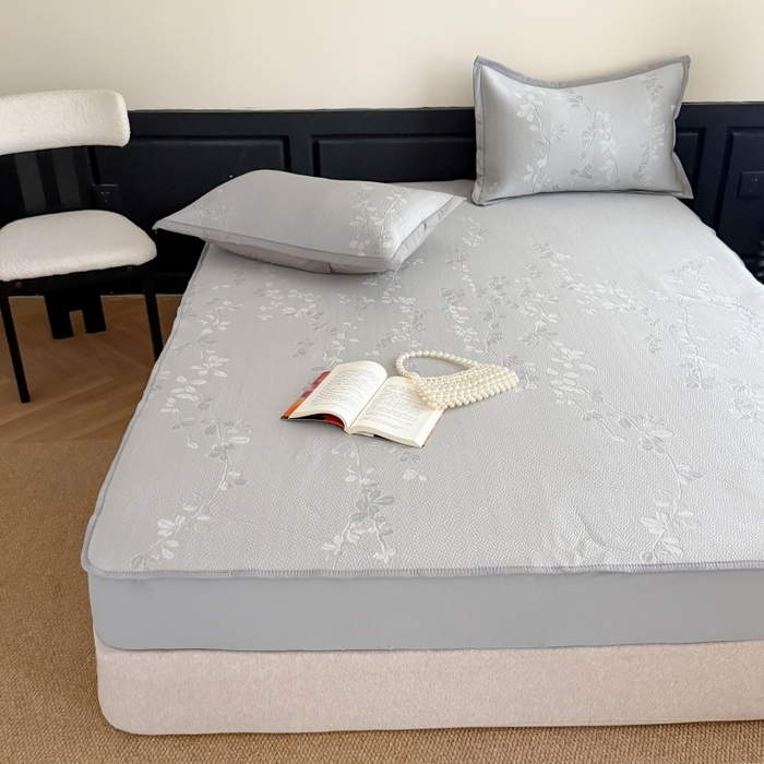 91家纺网 家纺一手货源 找家纺 吾欢心 2026新款高端复合三明治PE乙纶双面提花高克重凉席三件套浅夏系列 PE浅夏灰-床笠款