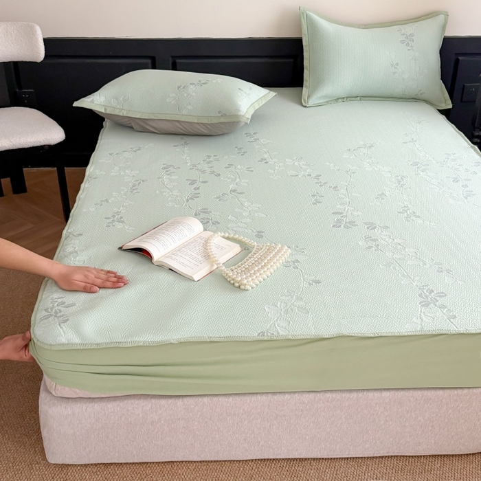 91家纺网 家纺一手货源 找家纺 吾欢心 2026新款高端复合三明治PE乙纶双面提花高克重凉席三件套浅夏系列 PE浅夏绿-床笠款