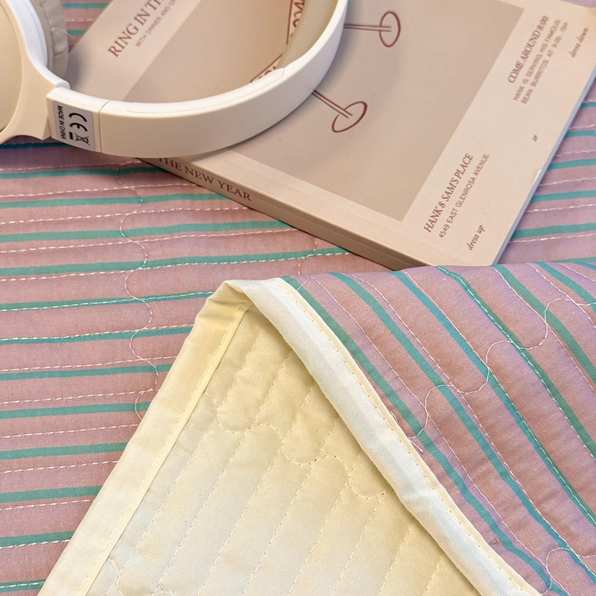 91家纺网 家纺一手货源 找家纺 慕尚家纺 2026新款简约风条纹床盖三件套 粉豆沙+绿条纹