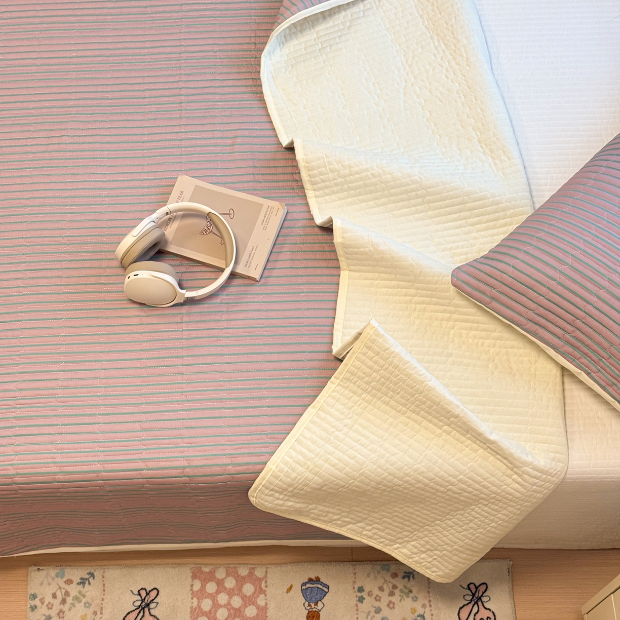 91家纺网 家纺一手货源 找家纺 慕尚家纺 2026新款简约风条纹床盖三件套 粉豆沙+绿条纹