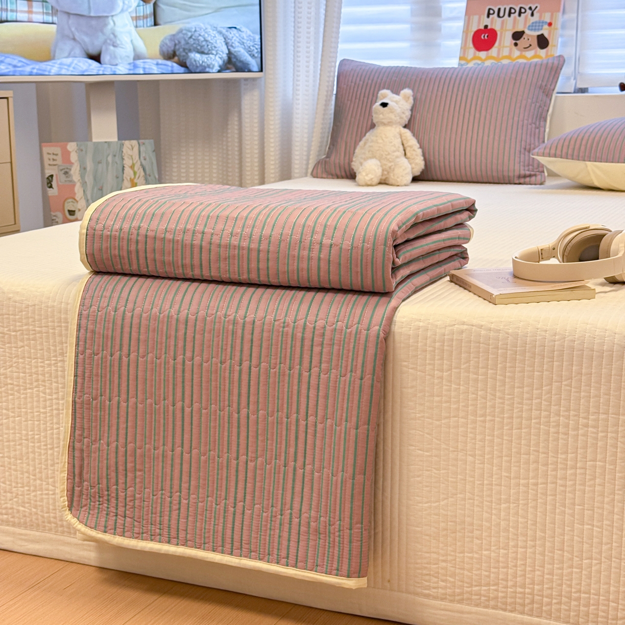 91家纺网 家纺一手货源 找家纺 慕尚家纺 2026新款简约风条纹床盖三件套 粉豆沙+绿条纹