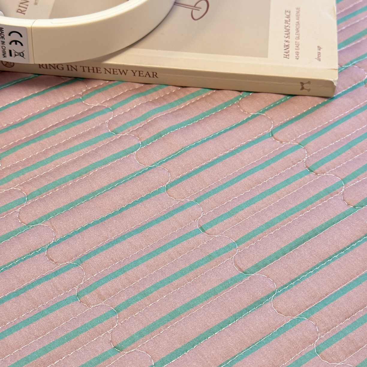 91家纺网 家纺一手货源 找家纺 慕尚家纺 2026新款简约风条纹床盖三件套 粉豆沙+绿条纹