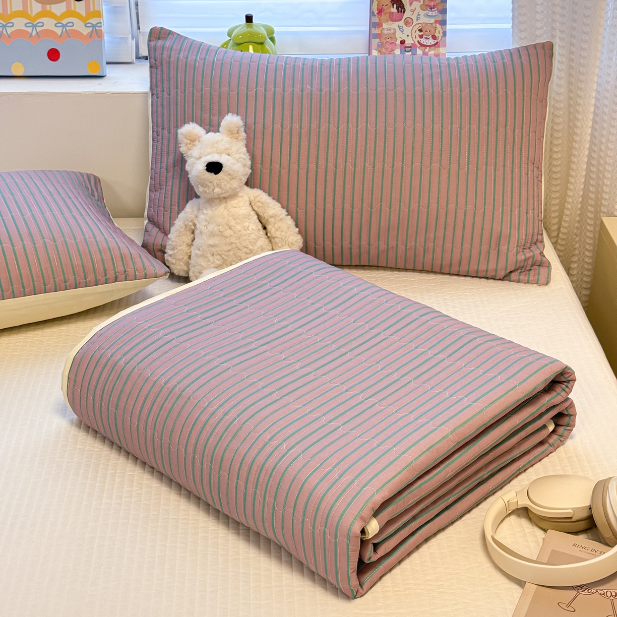 91家纺网 家纺一手货源 找家纺 慕尚家纺 2026新款简约风条纹床盖三件套 粉豆沙+绿条纹