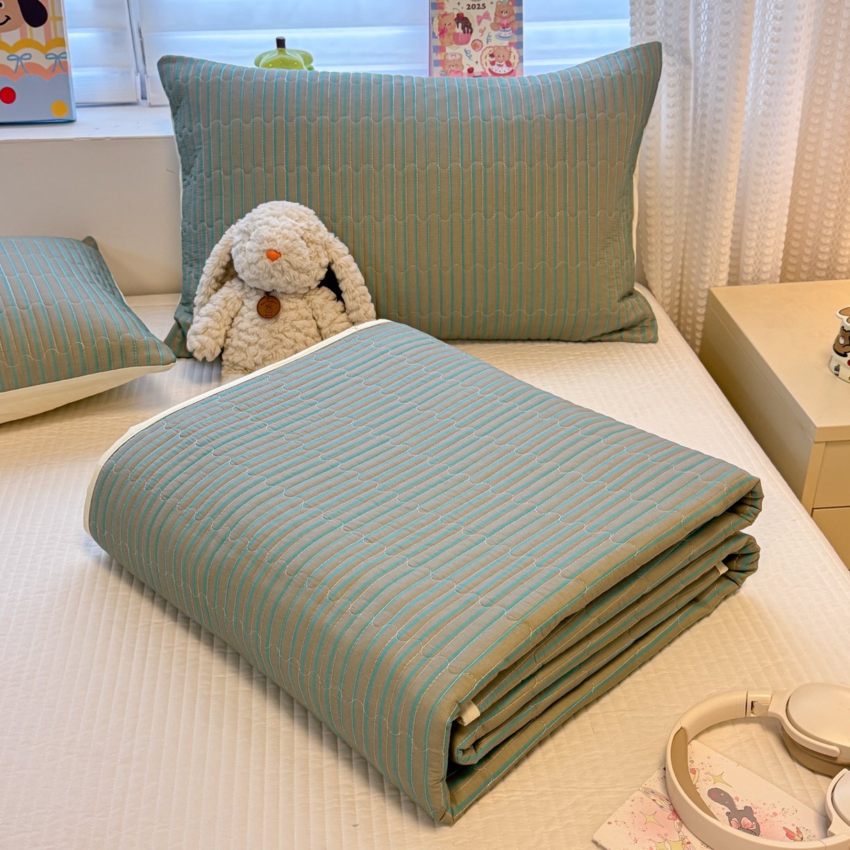 91家纺网 家纺一手货源 找家纺 慕尚家纺 2026新款简约风条纹床盖三件套 咖+绿条纹