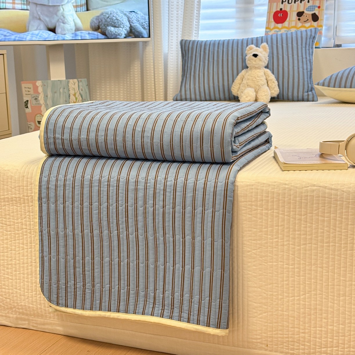 91家纺网 家纺一手货源 找家纺 慕尚家纺 2026新款简约风条纹床盖三件套 天空蓝+咖条纹